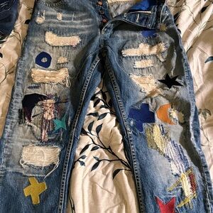 Amsterdams blauw jeans with patches and rips